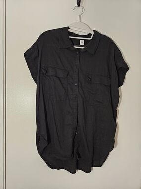 GAP Black Short-Sleeve Button-Down Shirt